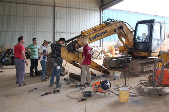 現(xiàn)場指導(dǎo)配件安裝