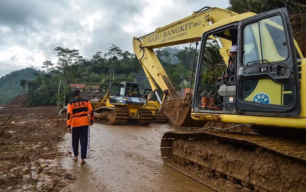 挖掘機(jī)配件批發(fā)市場(chǎng)